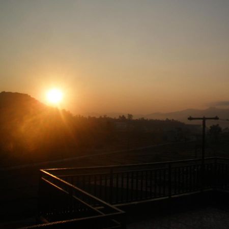Castle Hotel โพคารา ภายนอก รูปภาพ