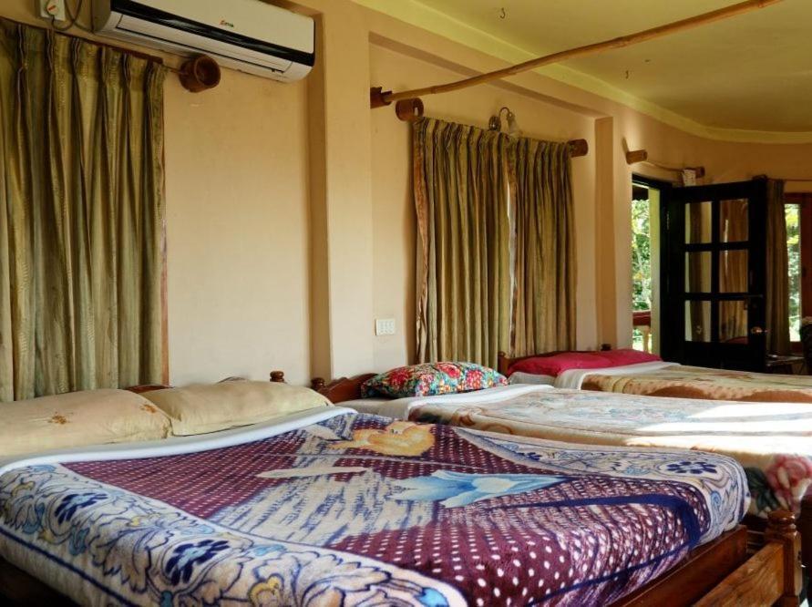 Castle Hotel โพคารา ภายนอก รูปภาพ