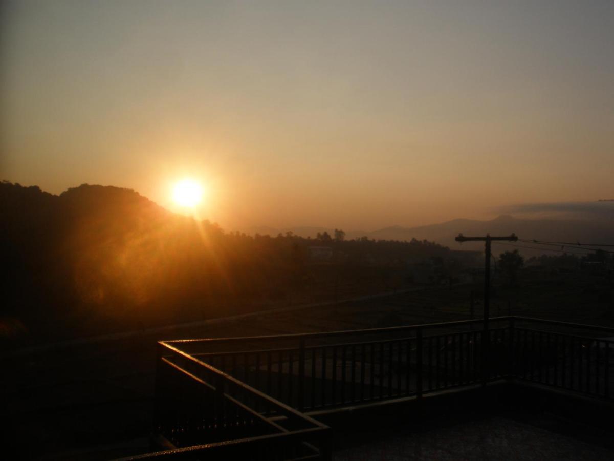 Castle Hotel โพคารา ภายนอก รูปภาพ