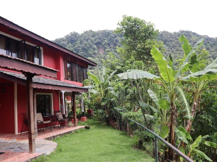 Castle Hotel โพคารา ภายนอก รูปภาพ