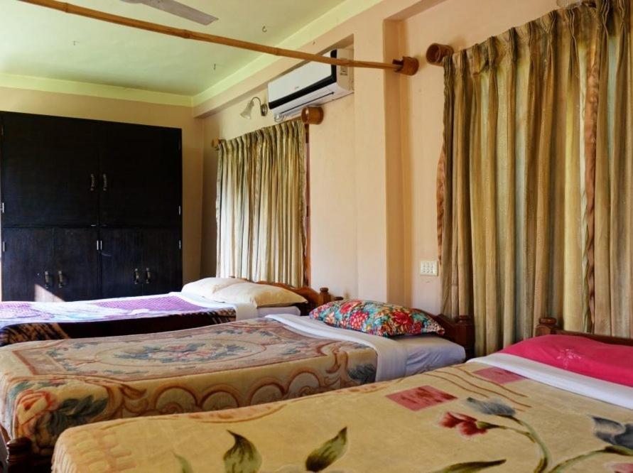 Castle Hotel โพคารา ภายนอก รูปภาพ