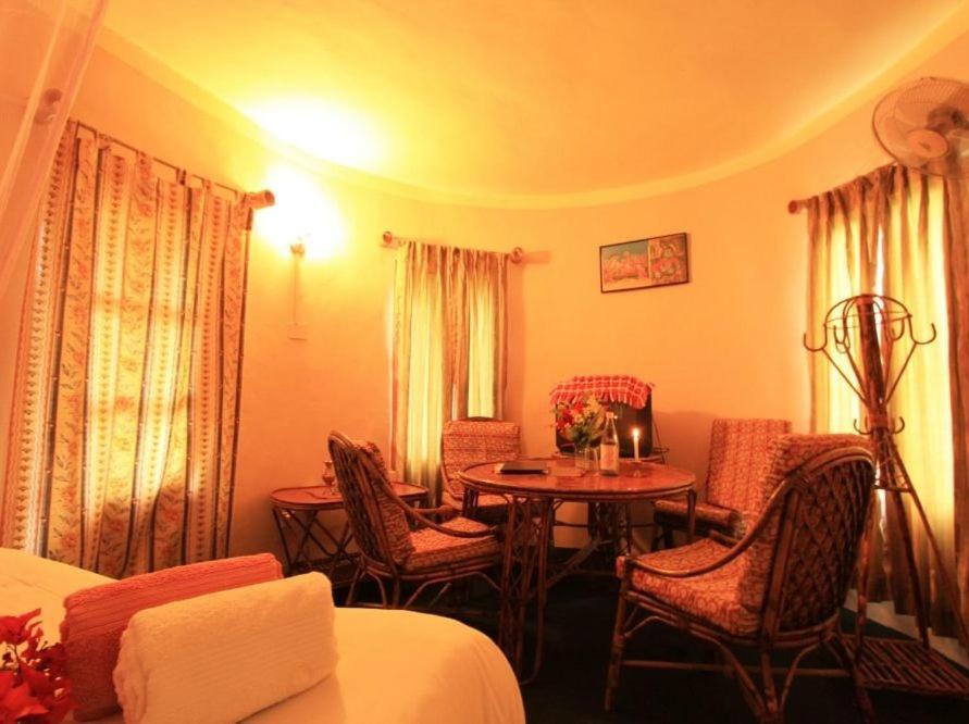 Castle Hotel โพคารา ภายนอก รูปภาพ